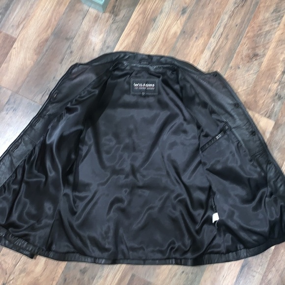 Vintage Wilson’s Leather Jacket. Size Large. Button down. Front pockets. Lined - Picture 8 of 11